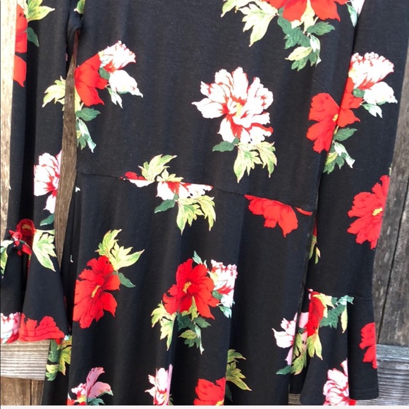 ••HP••10/6•Floral Dress• - Picture 5 of 5